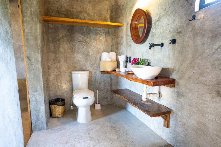 Bathroom 4, Casa Monika Vista Suit, Dist. Pochutla