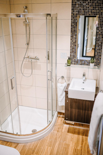 Bathroom 3, The Bull Hotel, Milton Keynes