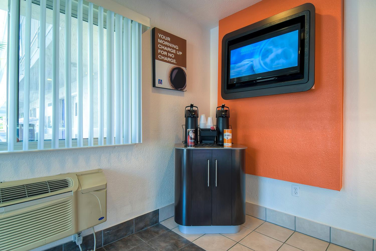 Public Area 2, Motel 6 Westminster South - Long Beach, Orange