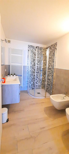 Bathroom 2, Appartamenti Villa Vagne by Gardadomusmea, Brescia
