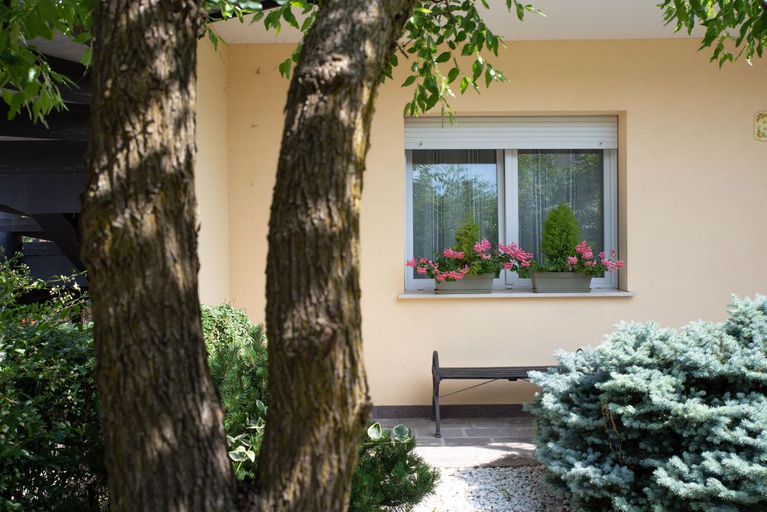 Others 5, B&B BrentaGiardino, Padua