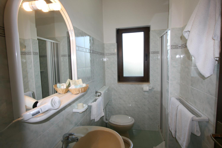 Bathroom, Residence Club Barbara, Brindisi
