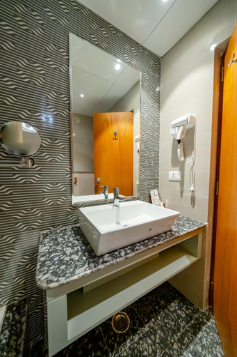 Bathroom, Payel inn, Barddhaman