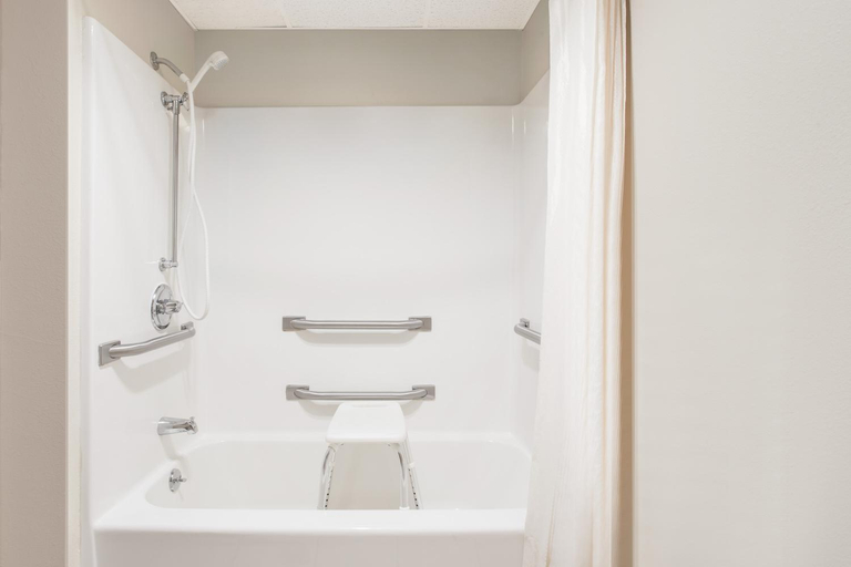 Bathroom 4, Super 8 by Wyndham Waverly, Bremer