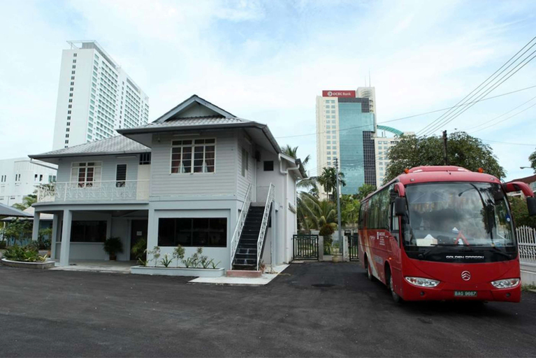 Exterior & Views