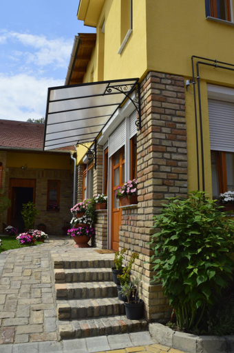 Others 5, Mediterran Vendeghaz, Kecskemét