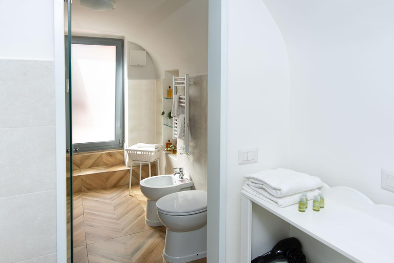 Bathroom 4, Residenza Echia, Napoli