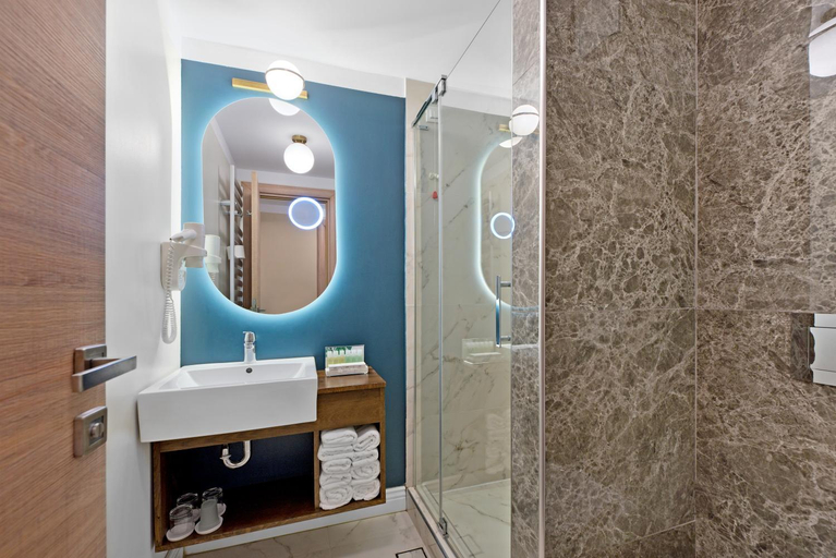 Bathroom 4, Oxford Hotel-NEW, Constanta