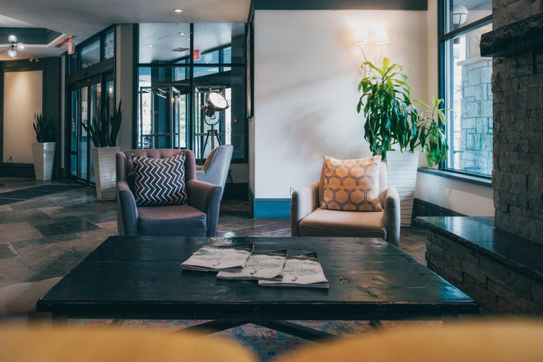 Public Area 4, Summit Lodge Boutique Hotel Whistler, Squamish-Lillooet