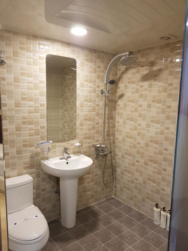 Bathroom 4, Line Motel, Buk