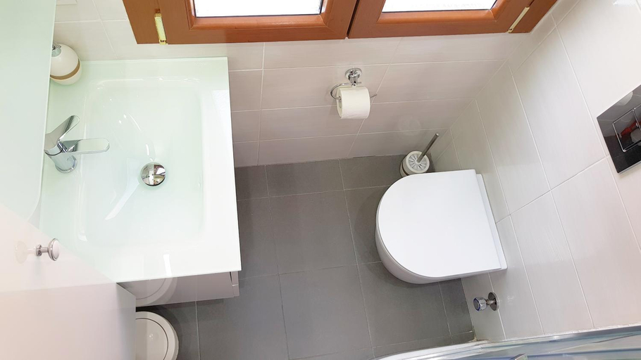 Bathroom 2, Inna Best House, Milano