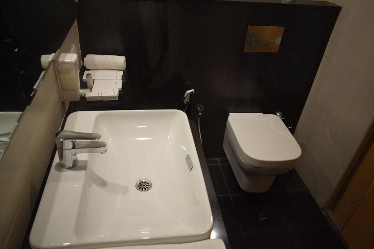 Bathroom 4, Starlit Suites Kochi, Ernakulam
