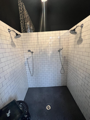 Bathroom 3, The Empress of Little Rock, Pulaski