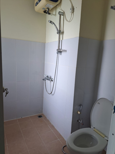 Bathroom 5, 2BR Apartment Nagoya Mansion by Lily, Batam