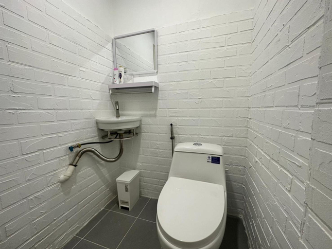 Bathroom 23