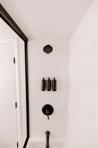 Bathroom 3, SeaLoft Oceanfront Hotel, Worcester