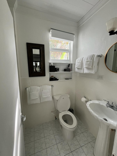 Bathroom 3, Runaway Hill Inn