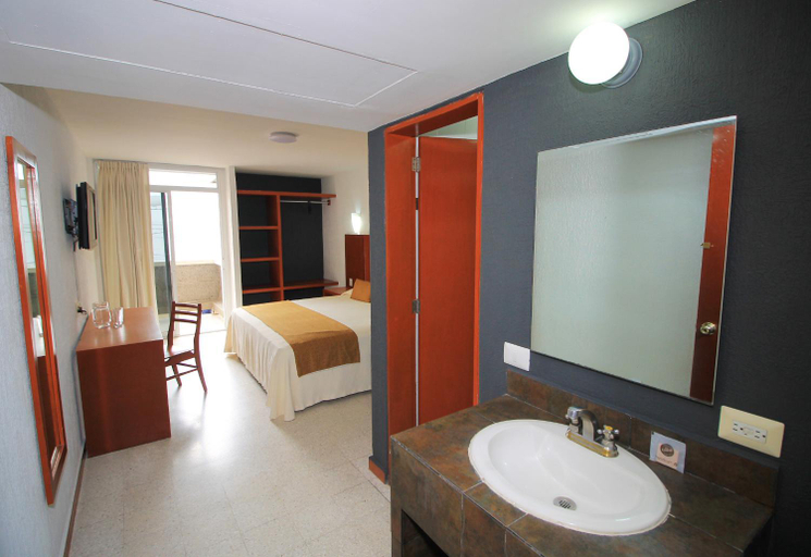 Bathroom 4, Hotel Central, Veracruz