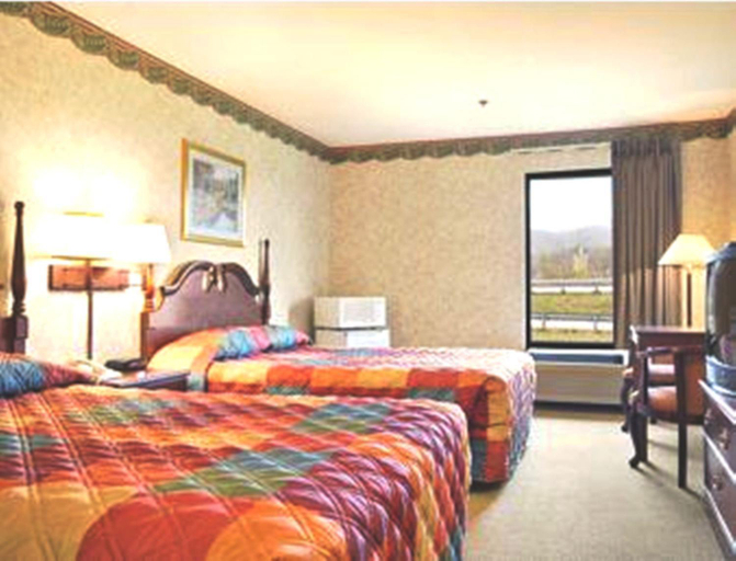 Bedroom 2, Super 8 by Wyndham Erwin, Unicoi