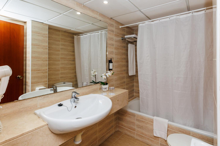 Bathroom 2, Hotel BelleVue Belsana, Baleares