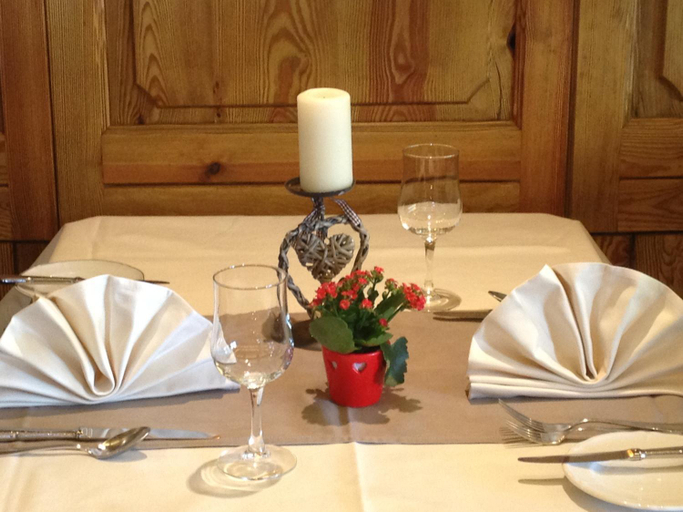 Others 5, Hotel City, Visp