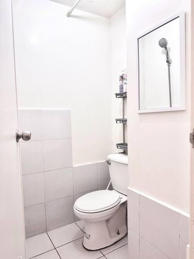 Bathroom 5, Arkisha’s Cozy Place, Mandaluyong