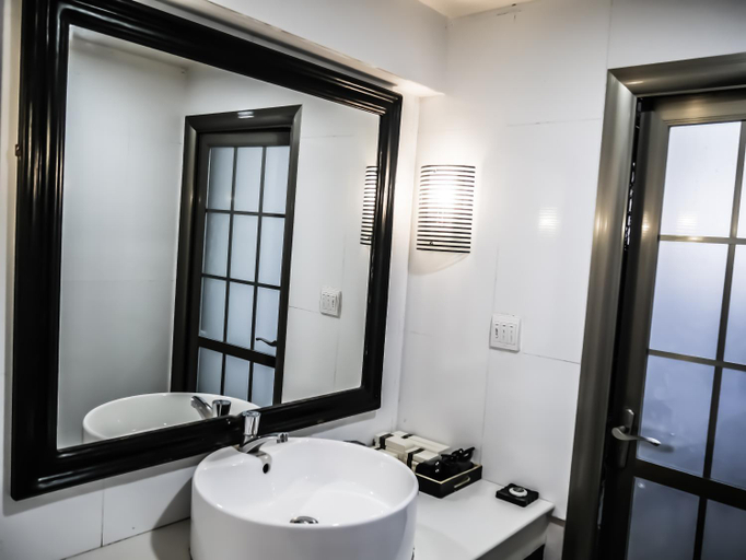 Bathroom 5, vKirirom Pine Resort, Kampong Seila