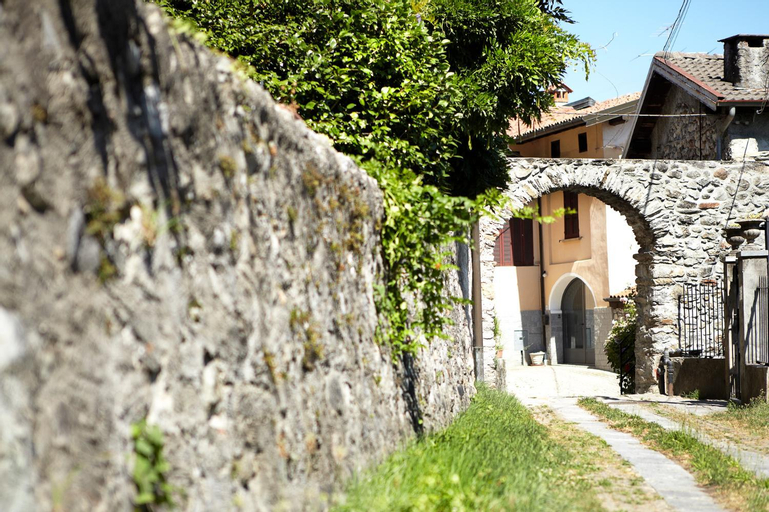 Antico Borgo Sanda Lago Maggiore, Varese