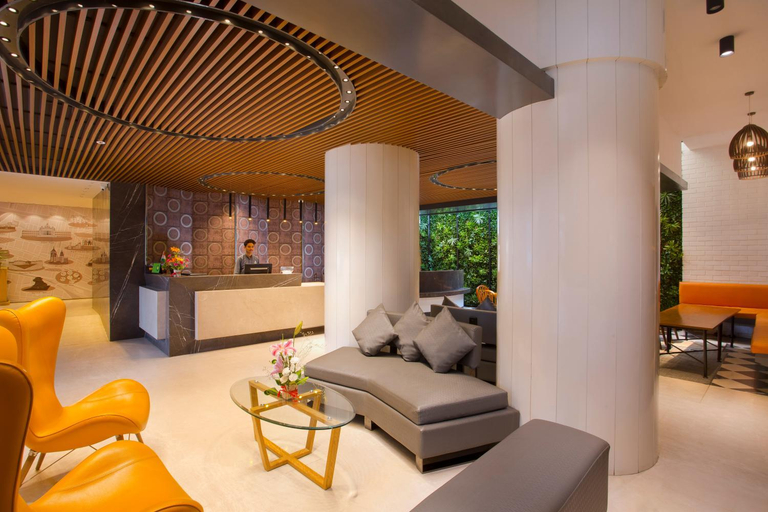 Public Area, Fountain Tree by TGI, Bangalore