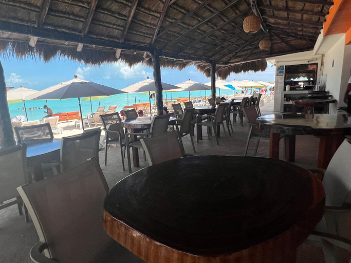 Food & Drinks 4, Cuxos Hotel Beachfront, Isla Mujeres