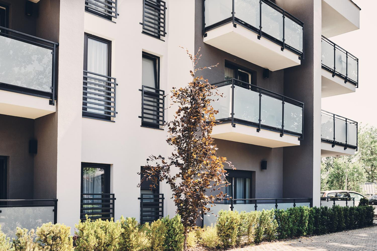 Exterior & Views