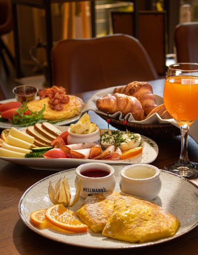 Food & Drinks