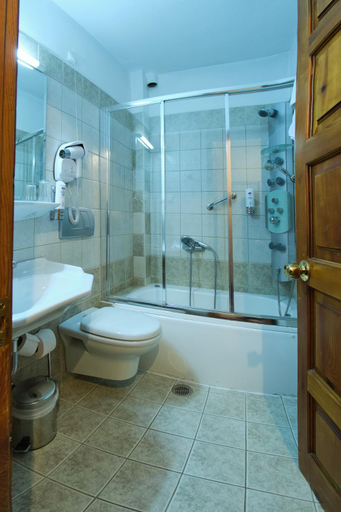 Bathroom 3, Hotel Victoria, Epirus