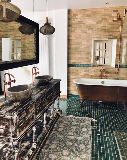 Bathroom 4, L'abbaye Saint Michel, Yonne