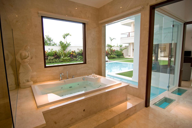 Bathroom 16