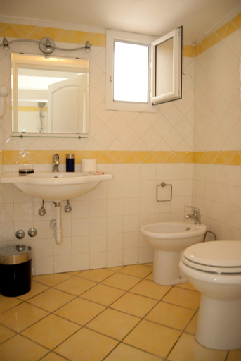 Bathroom 2, Albergo Villa Giusto . . . la dimora ideale lontana dallo stress-NEW, Napoli