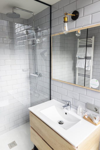Bathroom 4, Cims de Camprodon, Girona