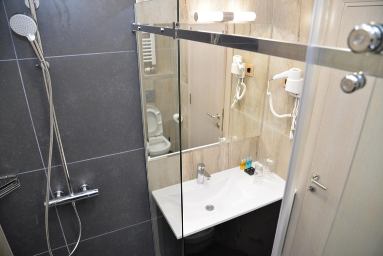 Others 3, Hotel Prezident, Ivanjica