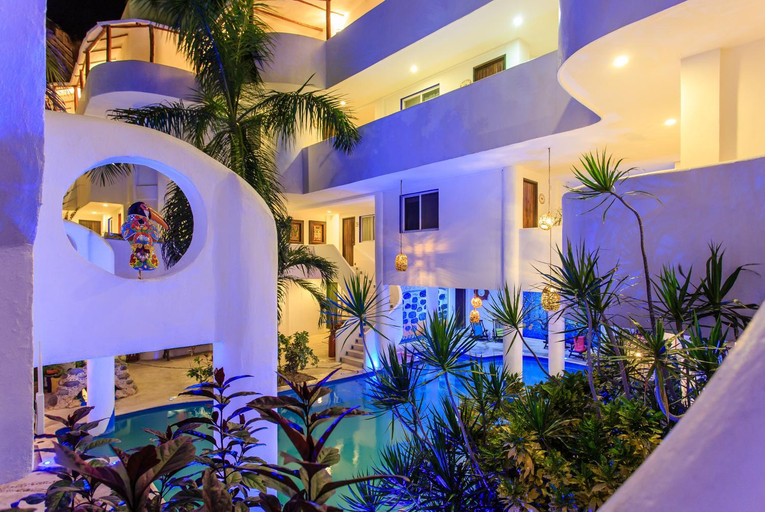 Exterior & Views