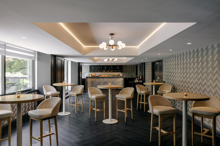 Food & Drinks 19