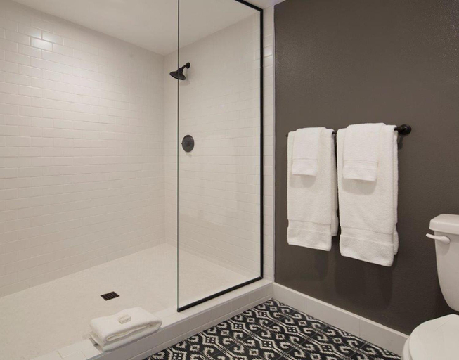 Bathroom 4, V Palm Springs, Riverside