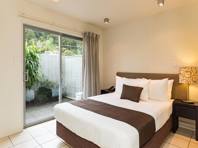 Others 4, Sea Spray Suites, Far North