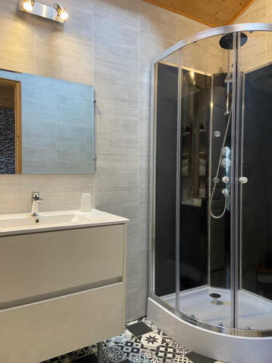 Bathroom 3, Le Petit Moulin, Vendée