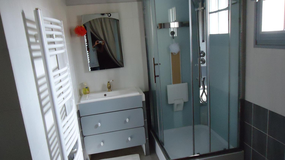 Bathroom 2, Joelle et Daniel, Alpes-de-Haute-Provence