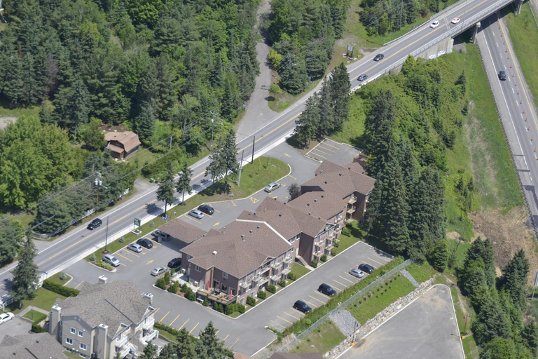 Others 4, Hotel Le Versailles, Les Pays-d'en-Haut