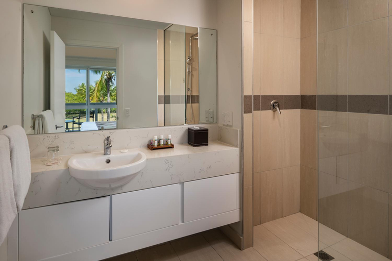 Bathroom 5, The Terraces Apartment Resort, Ba
