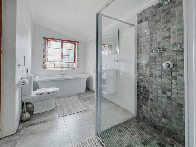 Bathroom 2, Molweni - Kamberg Valley B&B, Umgungundlovu