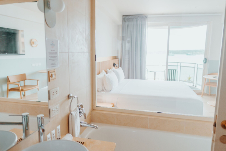 Bathroom 5, Grand Hotel and Casino, Port Vila