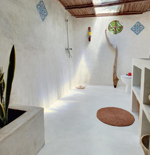 Bathroom 2, Hotel ECOLODGE LE RAVORAHA, Analanjirofo
