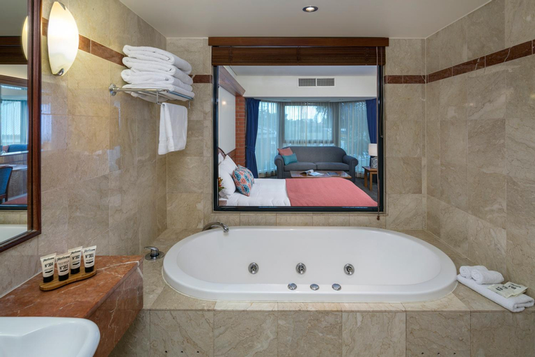 Bathroom 10